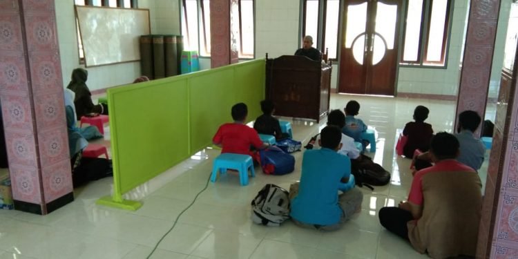 PAC LDII BUMI WONOREJO MENGADAKAN ASRAMA AL-QUR’AN DAN HADIS BAGI GENERUS