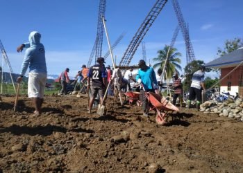 Libur akhir pekan, dimanfaatkan warga PAC LDII Kali Semen untuk kerja bhakti pembangunan Masjid Al-Manshurin.