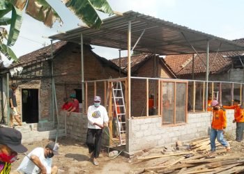 LDII Kalasan Bangunkan Rumah Warga Terdampak Covid-19