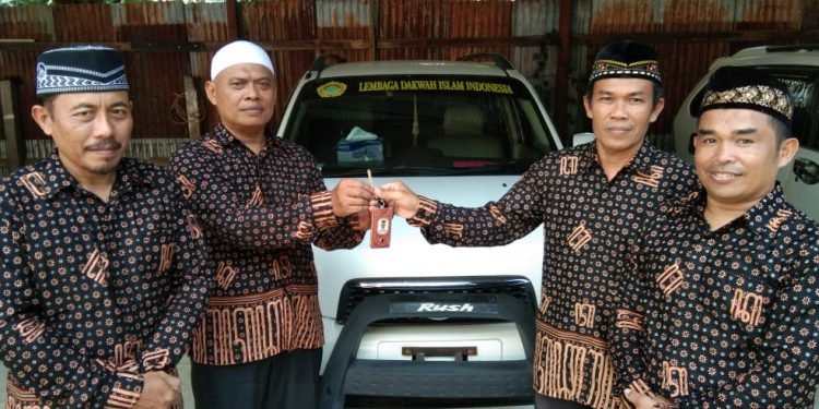 Bantuan Mobil Operasional oleh Dewan Penasehat LDII Kabupaten di terima Oleh Ketua LDII Nabire