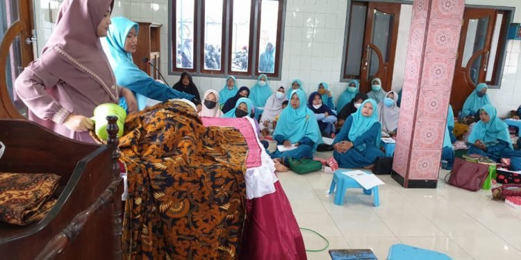 Kajian dan Praktik Peramutan Jenazah oleh Ustadzah Izza dan Usdadzah Zulfa