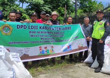 Aksi Pungut Sampah Warga LDII nabire bersama Masyarakat Sekitar dalam menyambut World Cleanup Day (WCD) 2022