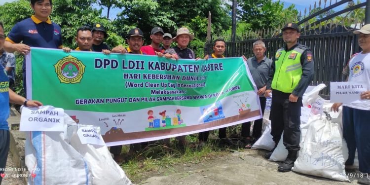 Aksi Pungut Sampah Warga LDII nabire bersama Masyarakat Sekitar dalam menyambut World Cleanup Day (WCD) 2022
