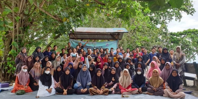 Generus LDII Nabire Gelar Keakraban di Pantai Budi