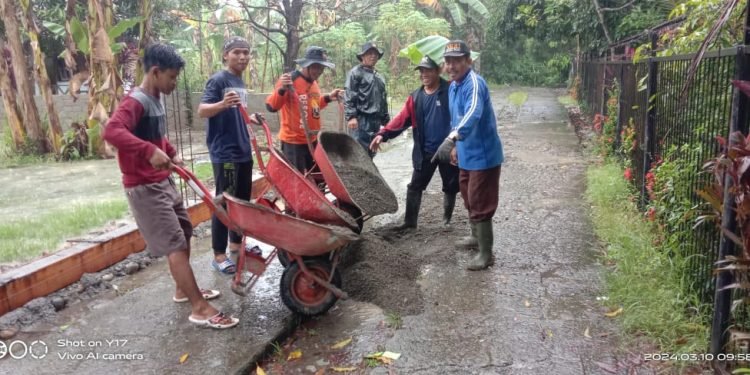 Hujan Tidak Menjadi Penghalang Warga LDII Kerja Bakti