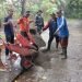 Hujan Tidak Menjadi Penghalang Warga LDII Kerja Bakti