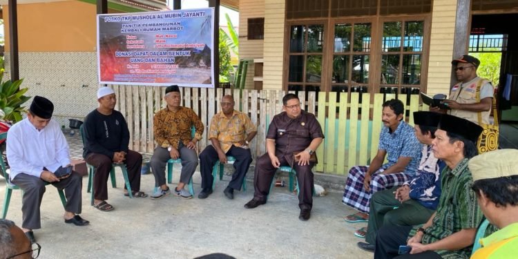 Wabup Nabire, beserta rombongan melakukan kunjungan ke Rumah Marbot yang dibakar masa saat Aksi Demo 5 April